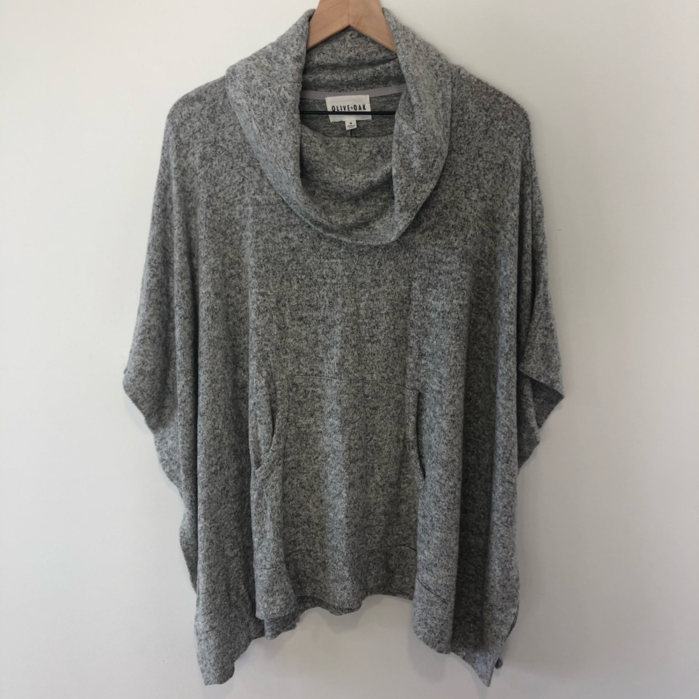 Olive + Oak women’s heather Gray poncho Medium